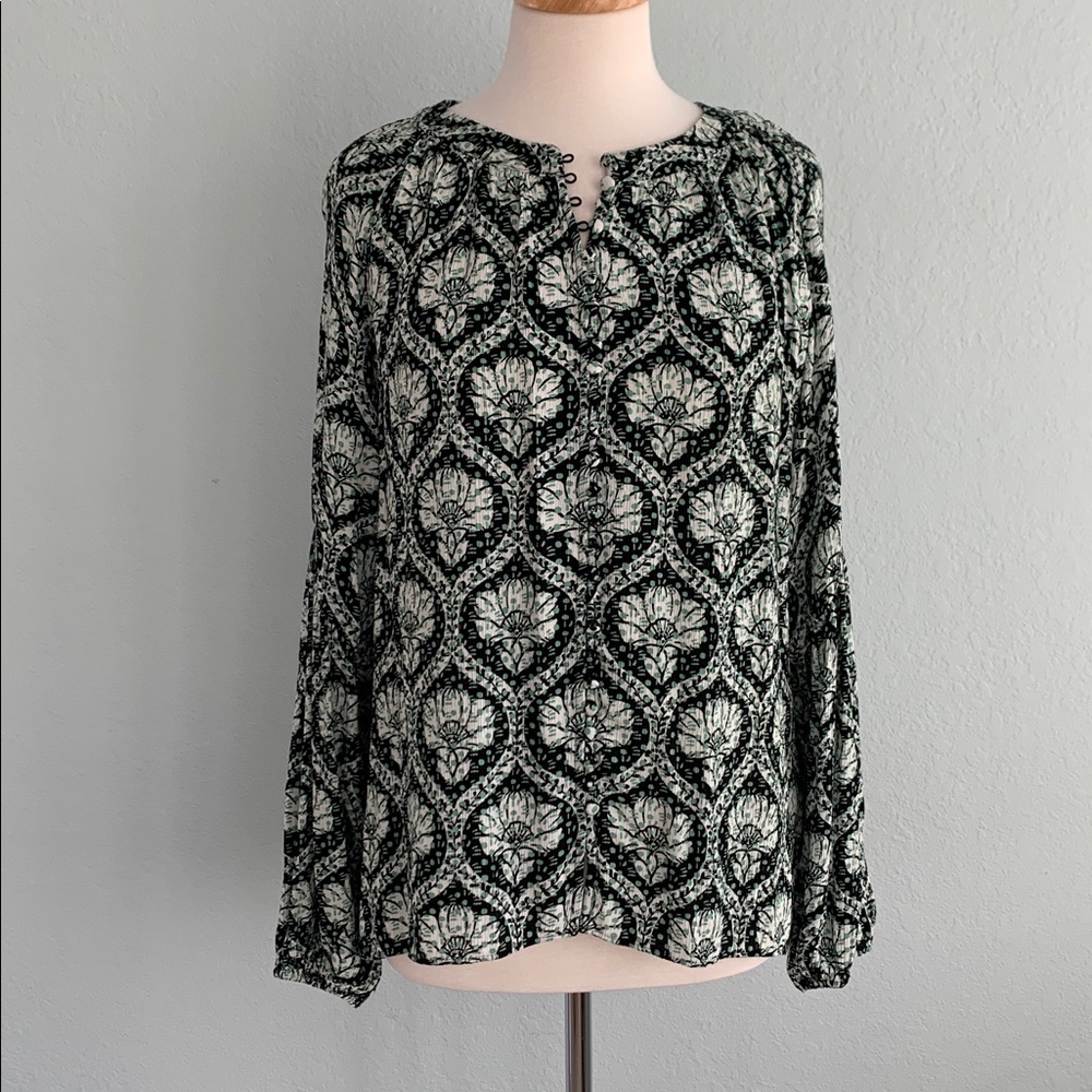 White House Black Market Crinkle Blouse - Picture 5 of 15